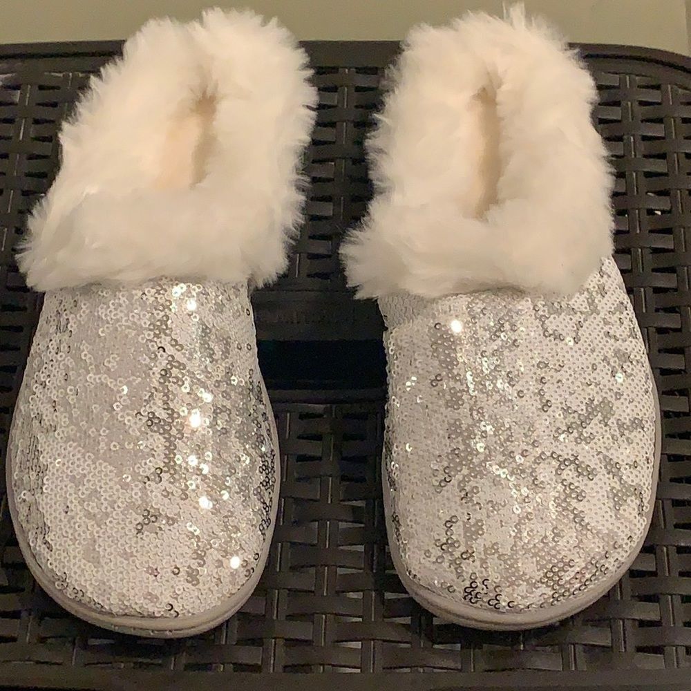 🎉1 hr sale🎉White sequins slippers